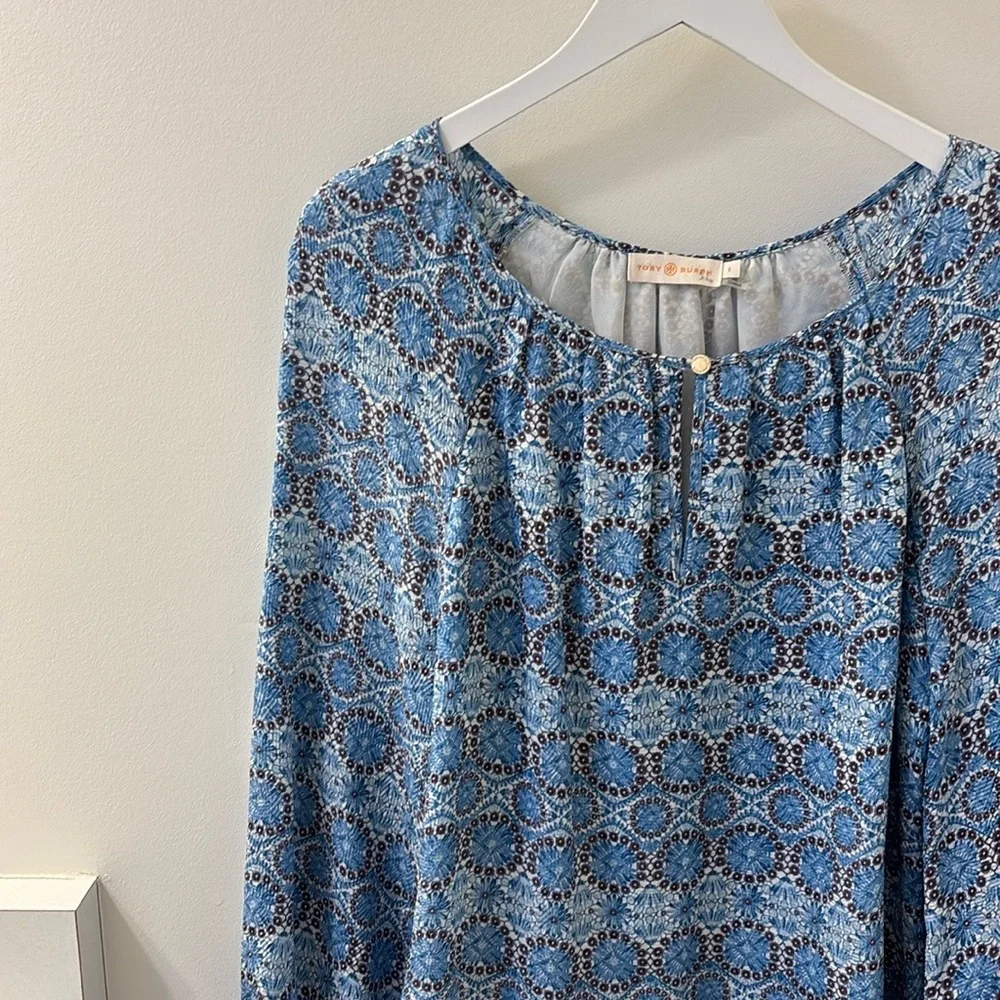 Great outfit! Tory Burch top and CREAM coated, embroidered jeans. - Picture 2 of 14